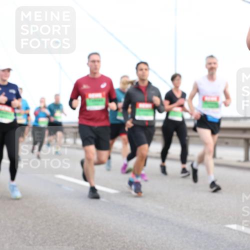 03.10.2025 - Köhlbrandbrückenlauf Lena Gebhardt http://msf.ph/oto/9197552 03.10.2025 15:31:40 Position 1  meine-sportfotos.de