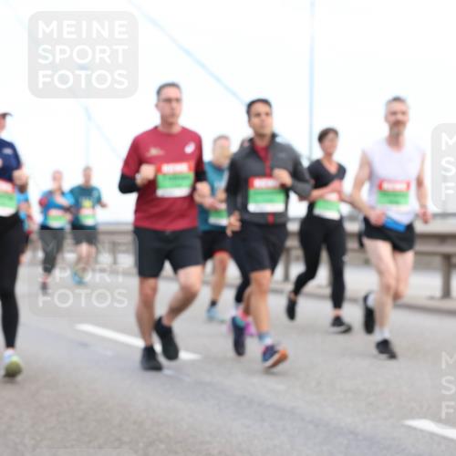 03.10.2025 - Köhlbrandbrückenlauf Lena Gebhardt http://msf.ph/oto/9197554 03.10.2025 15:31:40 Position 1  meine-sportfotos.de
