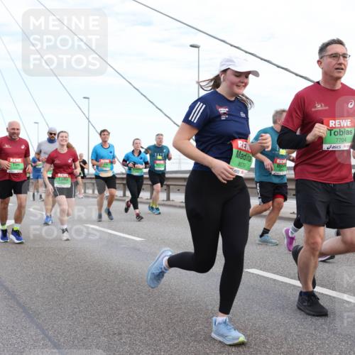 03.10.2025 - Köhlbrandbrückenlauf Lena Gebhardt http://msf.ph/oto/9197565 03.10.2025 15:31:41 Position 1 7704, 77, 8079 meine-sportfotos.de
