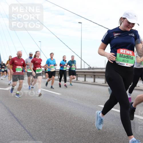 03.10.2025 - Köhlbrandbrückenlauf Lena Gebhardt http://msf.ph/oto/9197566 03.10.2025 15:31:42 Position 1 8079, 7704 meine-sportfotos.de