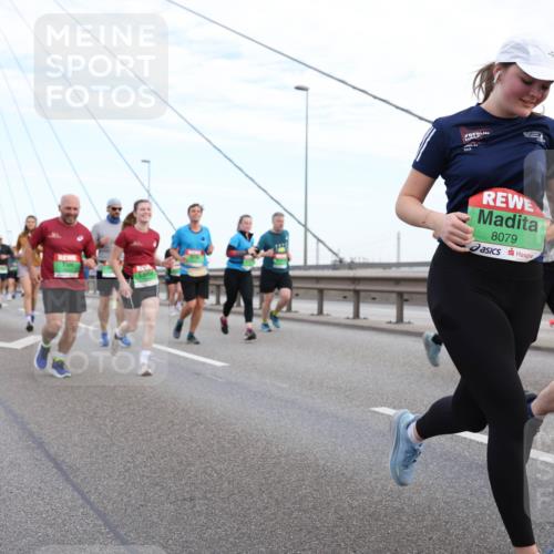 03.10.2025 - Köhlbrandbrückenlauf Lena Gebhardt http://msf.ph/oto/9197567 03.10.2025 15:31:42 Position 1 8079 meine-sportfotos.de