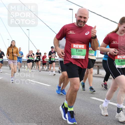 03.10.2025 - Köhlbrandbrückenlauf Lena Gebhardt http://msf.ph/oto/9197572 03.10.2025 15:31:43 Position 1 7683, 9452, 7681 meine-sportfotos.de