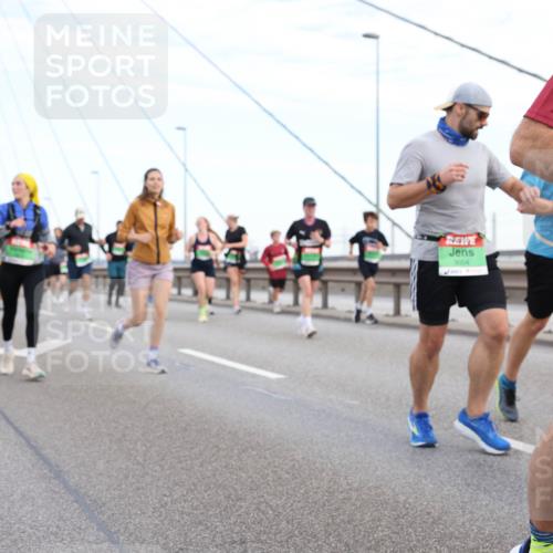 03.10.2025 - Köhlbrandbrückenlauf Lena Gebhardt http://msf.ph/oto/9197574 03.10.2025 15:31:44 Position 1 9054 meine-sportfotos.de
