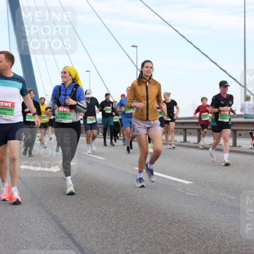 03.10.2025 - Köhlbrandbrückenlauf Lena Gebhardt http://msf.ph/oto/9197578 03.10.2025 15:31:44 Position 1 8182, 8071, 8123, 8484 meine-sportfotos.de