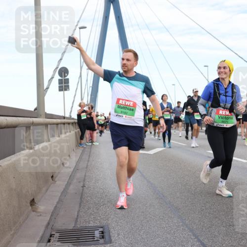 03.10.2025 - Köhlbrandbrückenlauf Lena Gebhardt http://msf.ph/oto/9197586 03.10.2025 15:31:45 Position 1 8182, 8071 meine-sportfotos.de