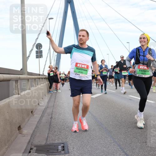 03.10.2025 - Köhlbrandbrückenlauf Lena Gebhardt http://msf.ph/oto/9197588 03.10.2025 15:31:45 Position 1 8182, 8071 meine-sportfotos.de