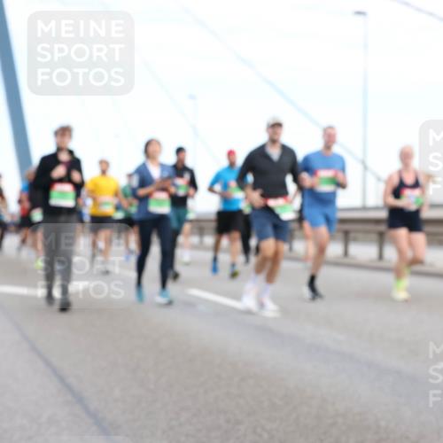 03.10.2025 - Köhlbrandbrückenlauf Lena Gebhardt http://msf.ph/oto/9197597 03.10.2025 15:31:47 Position 1  meine-sportfotos.de