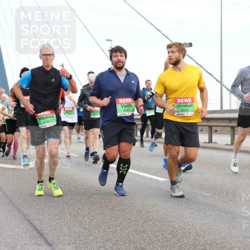 03.10.2025 - Köhlbrandbrückenlauf Lena Gebhardt http://msf.ph/oto/9197612 03.10.2025 15:31:50 Position 1 7662, 8167, 8107, 8119 meine-sportfotos.de