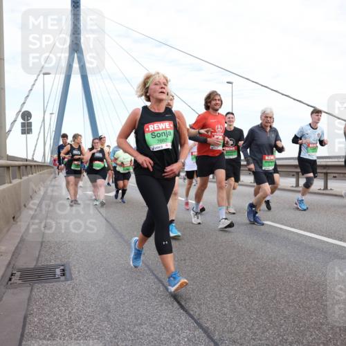 03.10.2025 - Köhlbrandbrückenlauf Lena Gebhardt http://msf.ph/oto/9197624 03.10.2025 15:31:53 Position 1 7662 meine-sportfotos.de