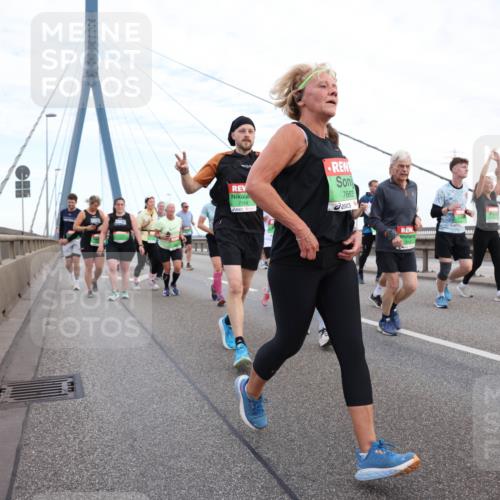 03.10.2025 - Köhlbrandbrückenlauf Lena Gebhardt http://msf.ph/oto/9197626 03.10.2025 15:31:53 Position 1 7749, 7662, 72 meine-sportfotos.de