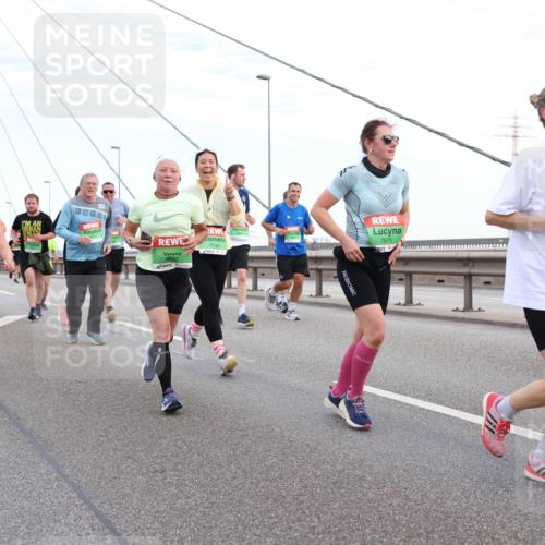 03.10.2025 - Köhlbrandbrückenlauf Lena Gebhardt http://msf.ph/oto/9197632 03.10.2025 15:31:54 Position 1 9691, 9682, 7740, 7875, 8408 meine-sportfotos.de