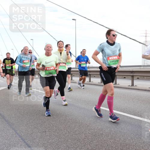03.10.2025 - Köhlbrandbrückenlauf Lena Gebhardt http://msf.ph/oto/9197633 03.10.2025 15:31:55 Position 1 9691, 7740, 7875, 8408 meine-sportfotos.de