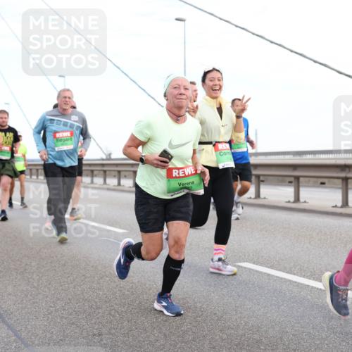 03.10.2025 - Köhlbrandbrückenlauf Lena Gebhardt http://msf.ph/oto/9197634 03.10.2025 15:31:55 Position 1 9691, 7740 meine-sportfotos.de