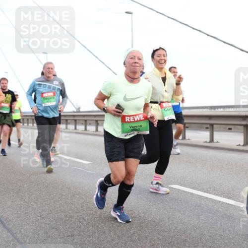 03.10.2025 - Köhlbrandbrückenlauf Lena Gebhardt http://msf.ph/oto/9197635 03.10.2025 15:31:55 Position 1 9691, 774, 9682 meine-sportfotos.de