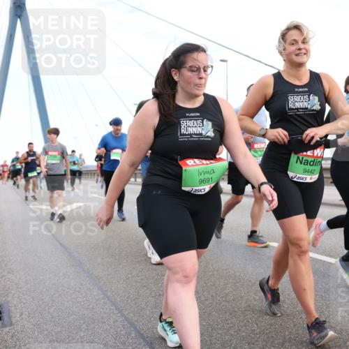 03.10.2025 - Köhlbrandbrückenlauf Lena Gebhardt http://msf.ph/oto/9197646 03.10.2025 15:31:57 Position 1 9691, 9030, 9442 meine-sportfotos.de