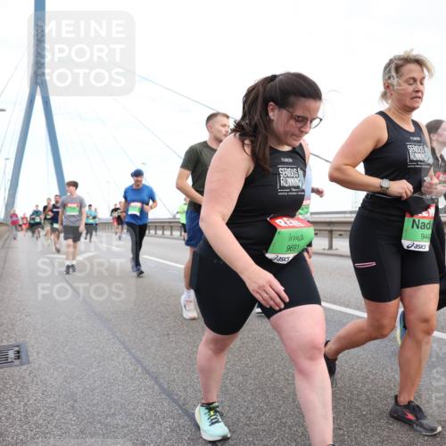 03.10.2025 - Köhlbrandbrückenlauf Lena Gebhardt http://msf.ph/oto/9197649 03.10.2025 15:31:58 Position 1 9000, 9691, 944 meine-sportfotos.de