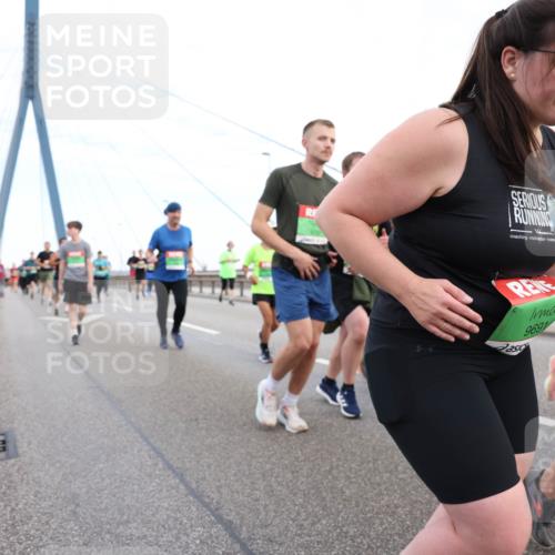 03.10.2025 - Köhlbrandbrückenlauf Lena Gebhardt http://msf.ph/oto/9197650 03.10.2025 15:31:58 Position 1 9691 meine-sportfotos.de