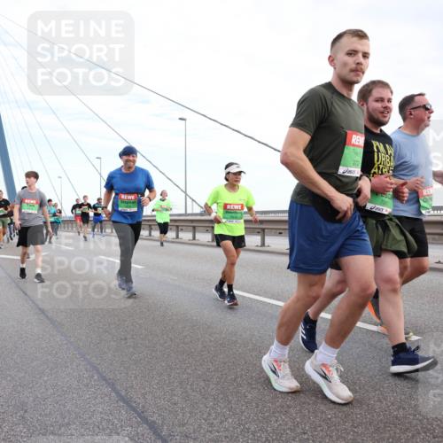 03.10.2025 - Köhlbrandbrückenlauf Lena Gebhardt http://msf.ph/oto/9197652 03.10.2025 15:31:58 Position 1 17470, 972, 7987 meine-sportfotos.de