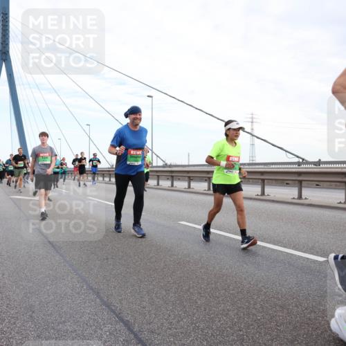 03.10.2025 - Köhlbrandbrückenlauf Lena Gebhardt http://msf.ph/oto/9197653 03.10.2025 15:31:59 Position 1  meine-sportfotos.de