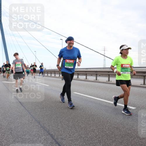 03.10.2025 - Köhlbrandbrückenlauf Lena Gebhardt http://msf.ph/oto/9197655 03.10.2025 15:31:59 Position 1 7478, 7436 meine-sportfotos.de