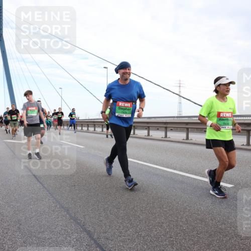 03.10.2025 - Köhlbrandbrückenlauf Lena Gebhardt http://msf.ph/oto/9197656 03.10.2025 15:31:59 Position 1 7478, 7436 meine-sportfotos.de
