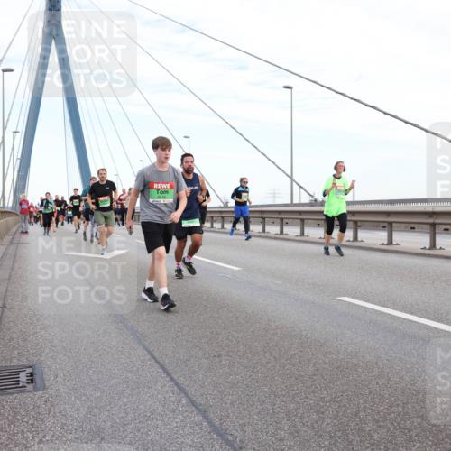 03.10.2025 - Köhlbrandbrückenlauf Lena Gebhardt http://msf.ph/oto/9197660 03.10.2025 15:32:00 Position 1  meine-sportfotos.de
