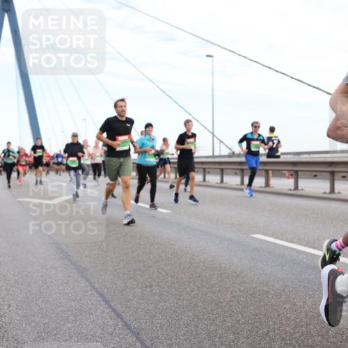 03.10.2025 - Köhlbrandbrückenlauf Lena Gebhardt http://msf.ph/oto/9197670 03.10.2025 15:32:02 Position 1 951 meine-sportfotos.de