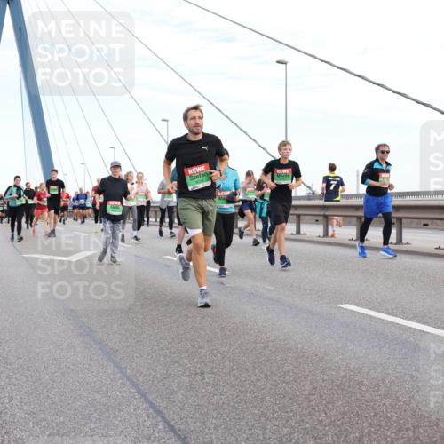 03.10.2025 - Köhlbrandbrückenlauf Lena Gebhardt http://msf.ph/oto/9197671 03.10.2025 15:32:02 Position 1  meine-sportfotos.de