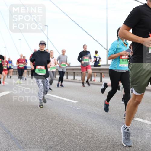 03.10.2025 - Köhlbrandbrückenlauf Lena Gebhardt http://msf.ph/oto/9197675 03.10.2025 15:32:03 Position 1 8018, 8161 meine-sportfotos.de