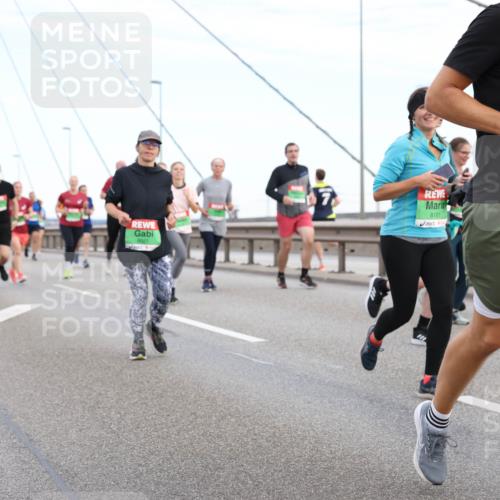 03.10.2025 - Köhlbrandbrückenlauf Lena Gebhardt http://msf.ph/oto/9197676 03.10.2025 15:32:03 Position 1 8018, 8161 meine-sportfotos.de