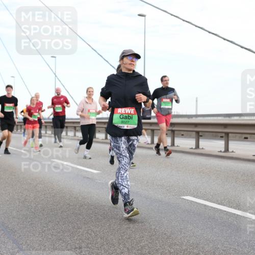 03.10.2025 - Köhlbrandbrückenlauf Lena Gebhardt http://msf.ph/oto/9197682 03.10.2025 15:32:04 Position 1 8027 meine-sportfotos.de