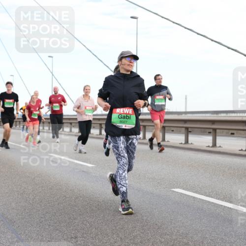 03.10.2025 - Köhlbrandbrückenlauf Lena Gebhardt http://msf.ph/oto/9197683 03.10.2025 15:32:04 Position 1 8027, 8006 meine-sportfotos.de