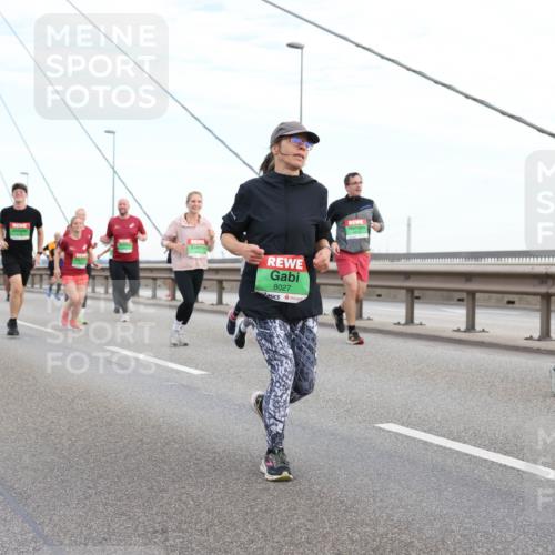 03.10.2025 - Köhlbrandbrückenlauf Lena Gebhardt http://msf.ph/oto/9197684 03.10.2025 15:32:04 Position 1 8027, 8006 meine-sportfotos.de