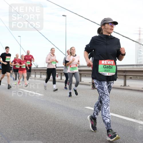 03.10.2025 - Köhlbrandbrückenlauf Lena Gebhardt http://msf.ph/oto/9197686 03.10.2025 15:32:05 Position 1 8027 meine-sportfotos.de