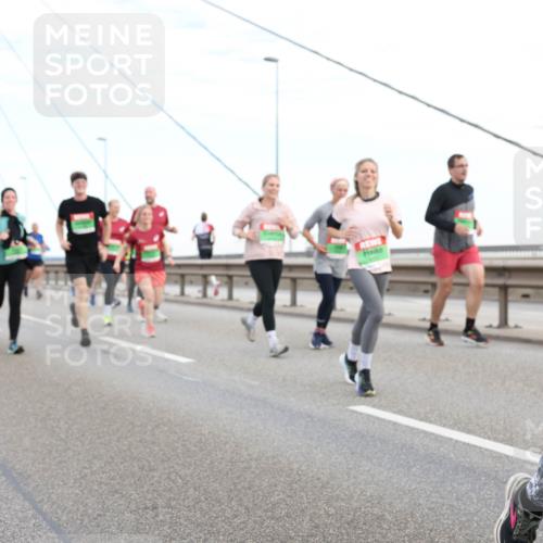 03.10.2025 - Köhlbrandbrückenlauf Lena Gebhardt http://msf.ph/oto/9197687 03.10.2025 15:32:05 Position 1  meine-sportfotos.de