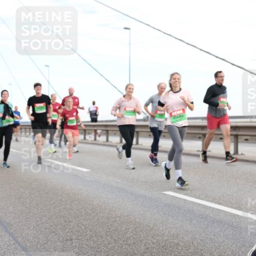 03.10.2025 - Köhlbrandbrückenlauf Lena Gebhardt http://msf.ph/oto/9197688 03.10.2025 15:32:05 Position 1  meine-sportfotos.de