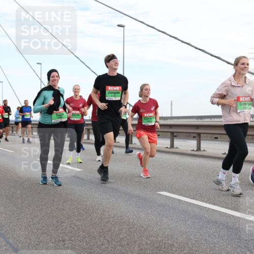 03.10.2025 - Köhlbrandbrückenlauf Lena Gebhardt http://msf.ph/oto/9197694 03.10.2025 15:32:07 Position 1 9136, 8056, 7919 meine-sportfotos.de