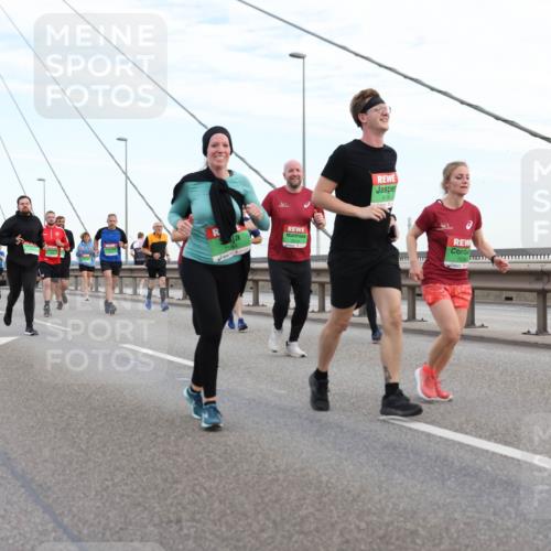 03.10.2025 - Köhlbrandbrückenlauf Lena Gebhardt http://msf.ph/oto/9197696 03.10.2025 15:32:07 Position 1  meine-sportfotos.de