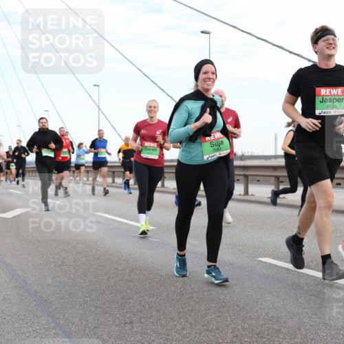 03.10.2025 - Köhlbrandbrückenlauf Lena Gebhardt http://msf.ph/oto/9197697 03.10.2025 15:32:07 Position 1 7544, 9136 meine-sportfotos.de