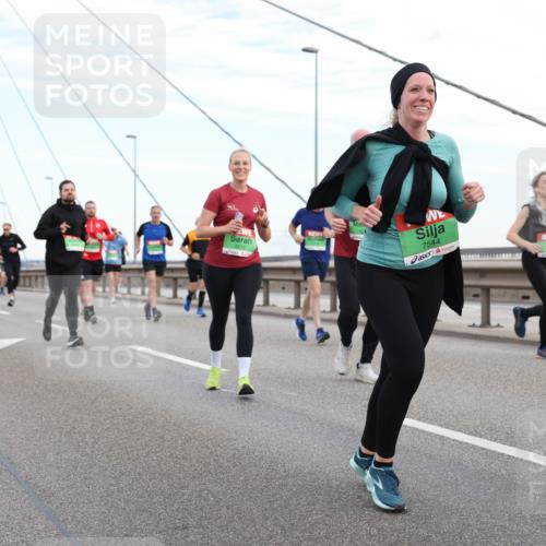 03.10.2025 - Köhlbrandbrückenlauf Lena Gebhardt http://msf.ph/oto/9197698 03.10.2025 15:32:08 Position 1 8215, 7544 meine-sportfotos.de
