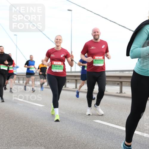 03.10.2025 - Köhlbrandbrückenlauf Lena Gebhardt http://msf.ph/oto/9197701 03.10.2025 15:32:08 Position 1 8215, 7544 meine-sportfotos.de