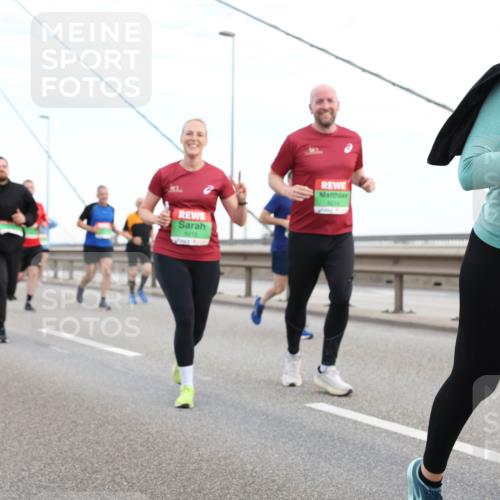 03.10.2025 - Köhlbrandbrückenlauf Lena Gebhardt http://msf.ph/oto/9197702 03.10.2025 15:32:08 Position 1 8215, 7544 meine-sportfotos.de