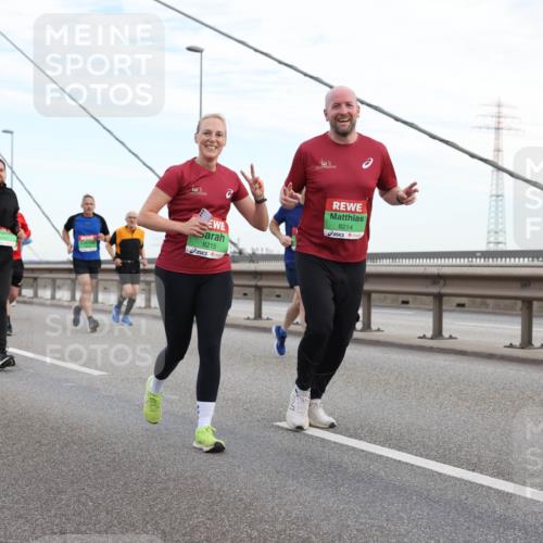 03.10.2025 - Köhlbrandbrückenlauf Lena Gebhardt http://msf.ph/oto/9197703 03.10.2025 15:32:09 Position 1 8215, 8214 meine-sportfotos.de