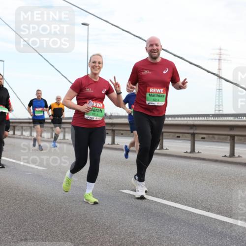 03.10.2025 - Köhlbrandbrückenlauf Lena Gebhardt http://msf.ph/oto/9197704 03.10.2025 15:32:09 Position 1 8215, 8214 meine-sportfotos.de