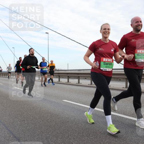 03.10.2025 - Köhlbrandbrückenlauf Lena Gebhardt http://msf.ph/oto/9197708 03.10.2025 15:32:10 Position 1 8215, 8214 meine-sportfotos.de