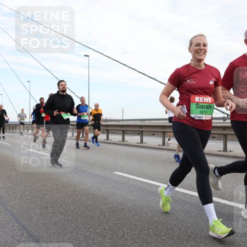 03.10.2025 - Köhlbrandbrückenlauf Lena Gebhardt http://msf.ph/oto/9197709 03.10.2025 15:32:10 Position 1 8215, 8214 meine-sportfotos.de