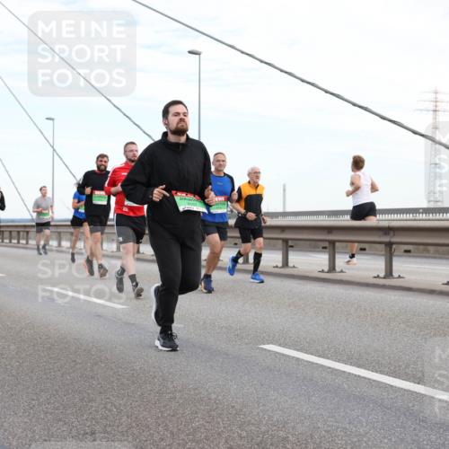 03.10.2025 - Köhlbrandbrückenlauf Lena Gebhardt http://msf.ph/oto/9197710 03.10.2025 15:32:10 Position 1 8157, 9318 meine-sportfotos.de