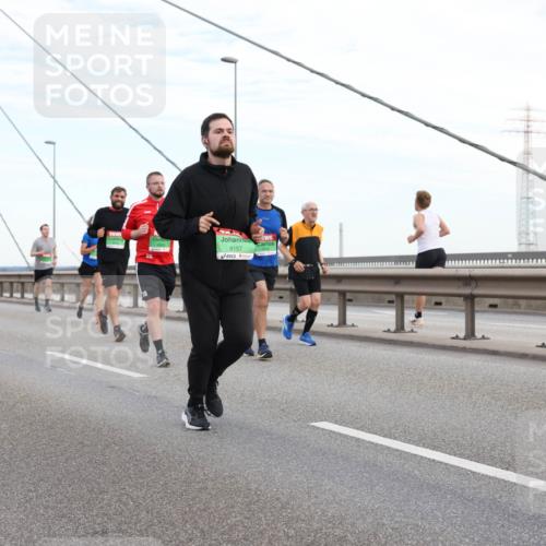 03.10.2025 - Köhlbrandbrückenlauf Lena Gebhardt http://msf.ph/oto/9197711 03.10.2025 15:32:10 Position 1 28, 8157 meine-sportfotos.de