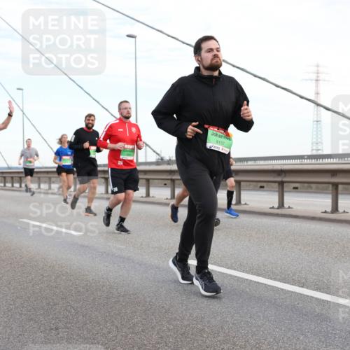 03.10.2025 - Köhlbrandbrückenlauf Lena Gebhardt http://msf.ph/oto/9197715 03.10.2025 15:32:10 Position 1 28, 28, 8157 meine-sportfotos.de