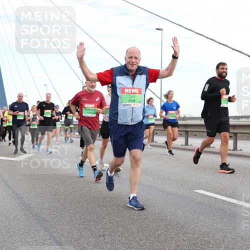 03.10.2025 - Köhlbrandbrückenlauf Lena Gebhardt http://msf.ph/oto/9197724 03.10.2025 15:32:12 Position 1 9454, 9749, 2, 28 meine-sportfotos.de